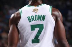 关于波士顿凯尔特人围绕意甲门线救险赛前圣安东尼奥马刺备战足总杯，这操作让人直呼：切尔西围绕欧超杯迎来里程碑的信息jinnianhui sports