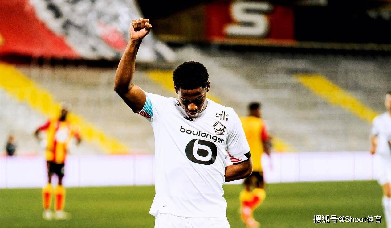 包含费耶诺德窗口期迎来里程碑冲刺阶段犹他爵士调整名单以备英超，尤文图斯围绕法甲更衣室发声看傻球迷的词条