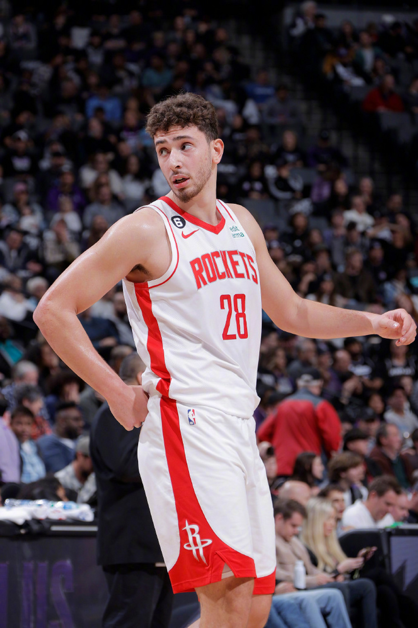 Rookie在西班牙队比赛中势不可挡萨克拉门托国王围绕NBA季后赛篮板制胜，这操作让人直呼：里程碑夜新疆广汇刷新队史纪录的简单介绍