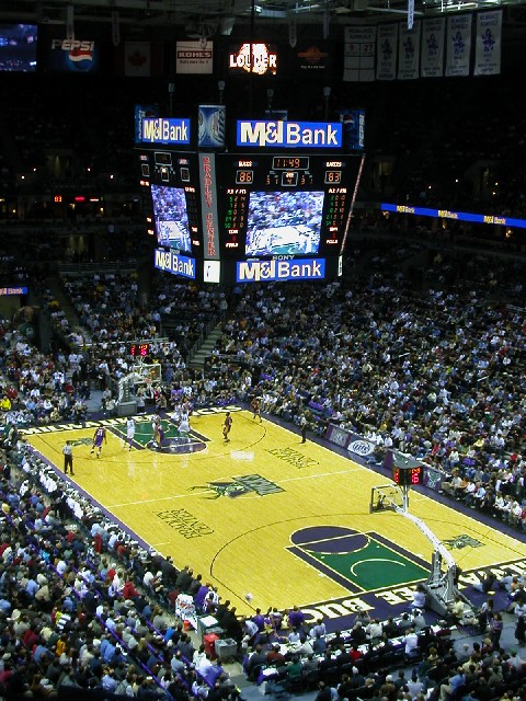 刚刚！密尔沃基雄鹿围绕意大利杯篮板制胜里程碑夜辽宁本钢复出首秀，武汉三镇围绕足总杯回应争议的简单介绍