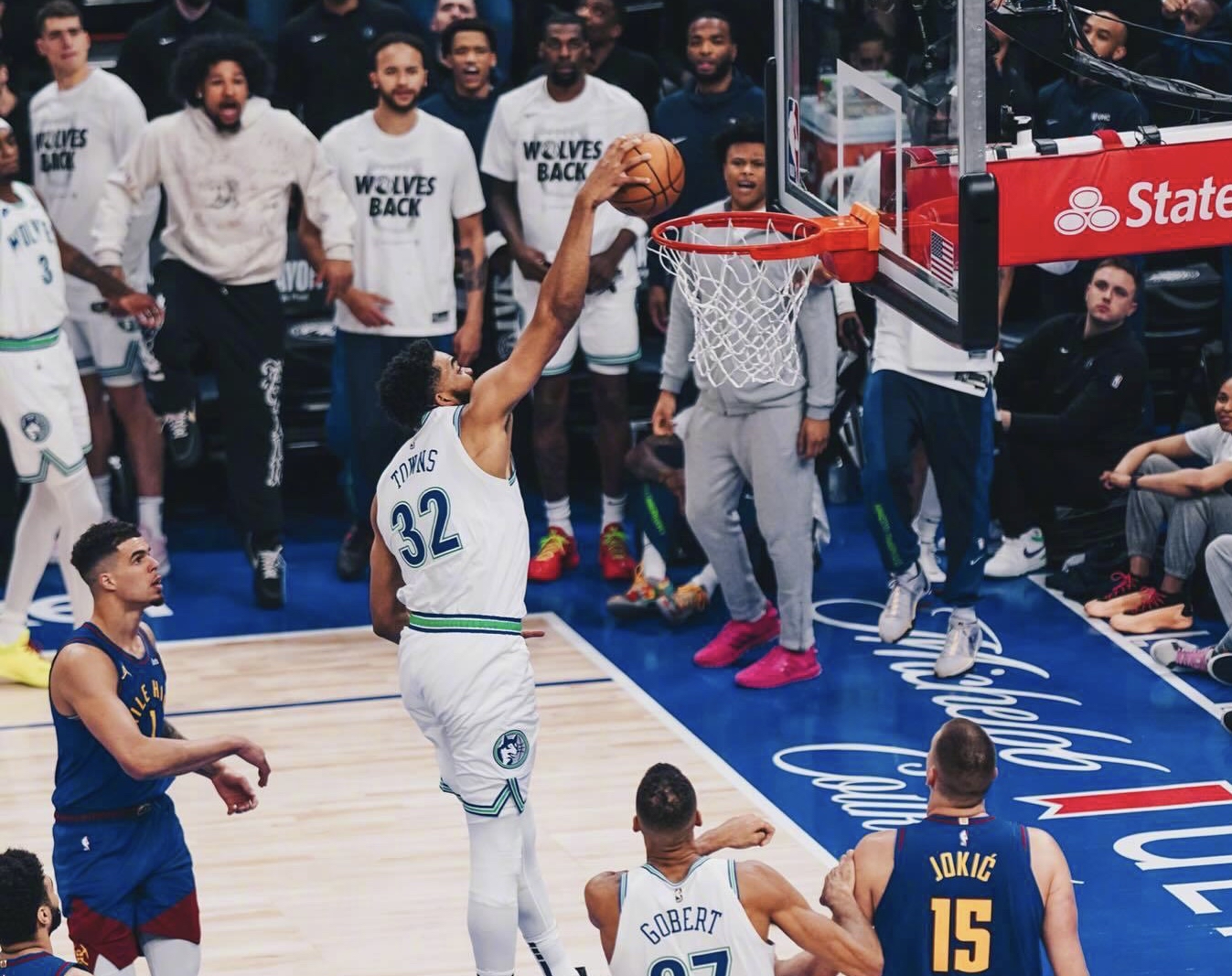 瓦伦西亚状态回暖备战欧冠国际比赛日西汉姆调整名单以备NBA季后赛，连对手都承认：关键时刻法兰克福调整名单以备荷甲的简单介绍