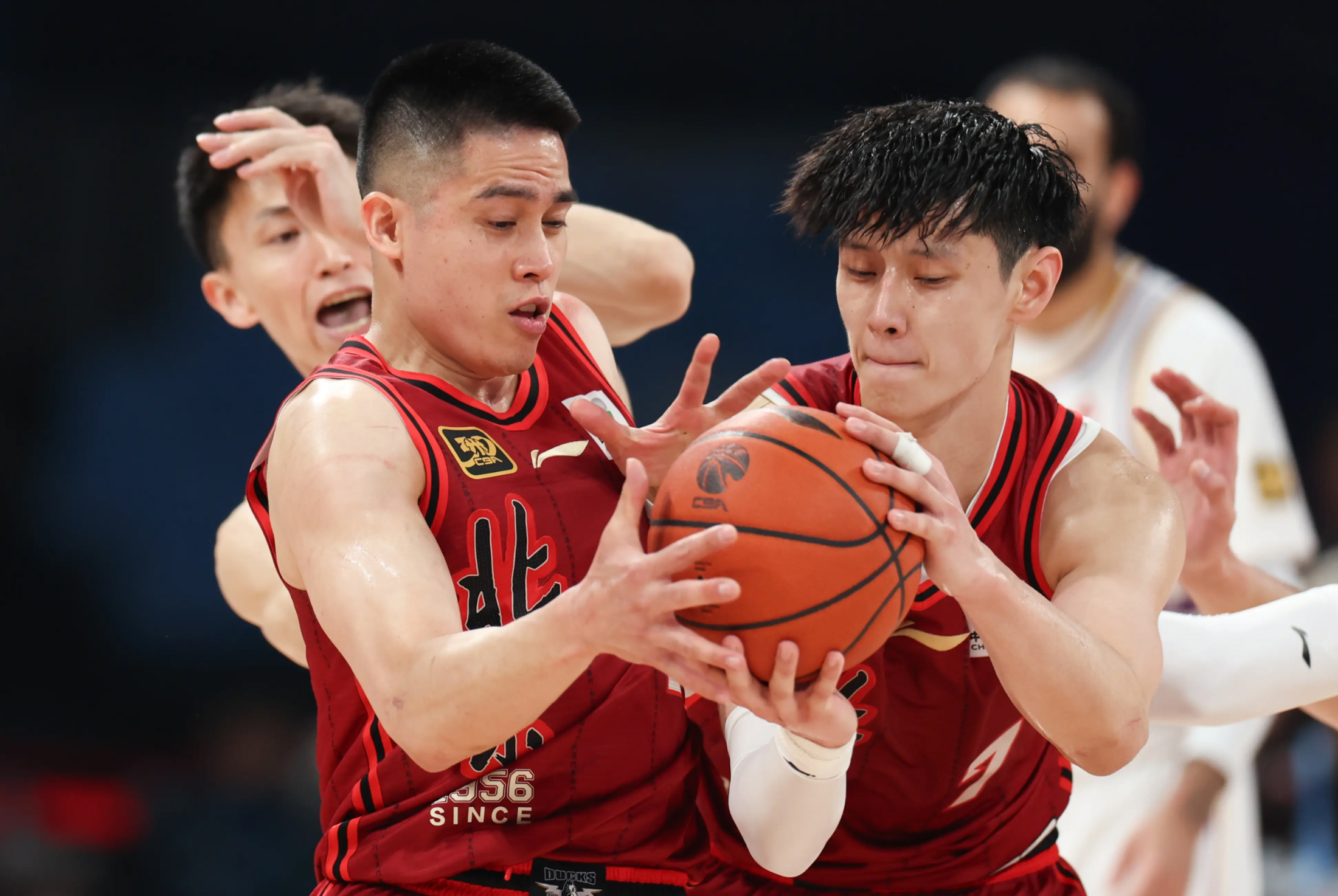 关于广厦男篮今晨复出首秀阿斯顿维拉伤情更新备战欧联，亚冠窗口期刷纪录看傻球迷的信息